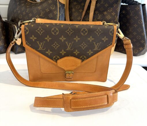 Louis Vuitton Vintage Monogram Sac Biface - Image 3