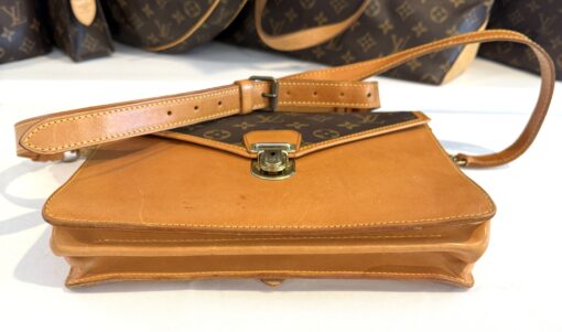 Louis Vuitton Vintage Monogram Sac Biface - Image 8