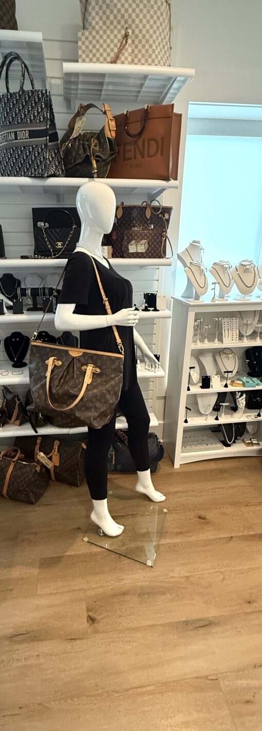 Louis Vuitton Monogram Palermo GM Shoulder Bag - Image 2