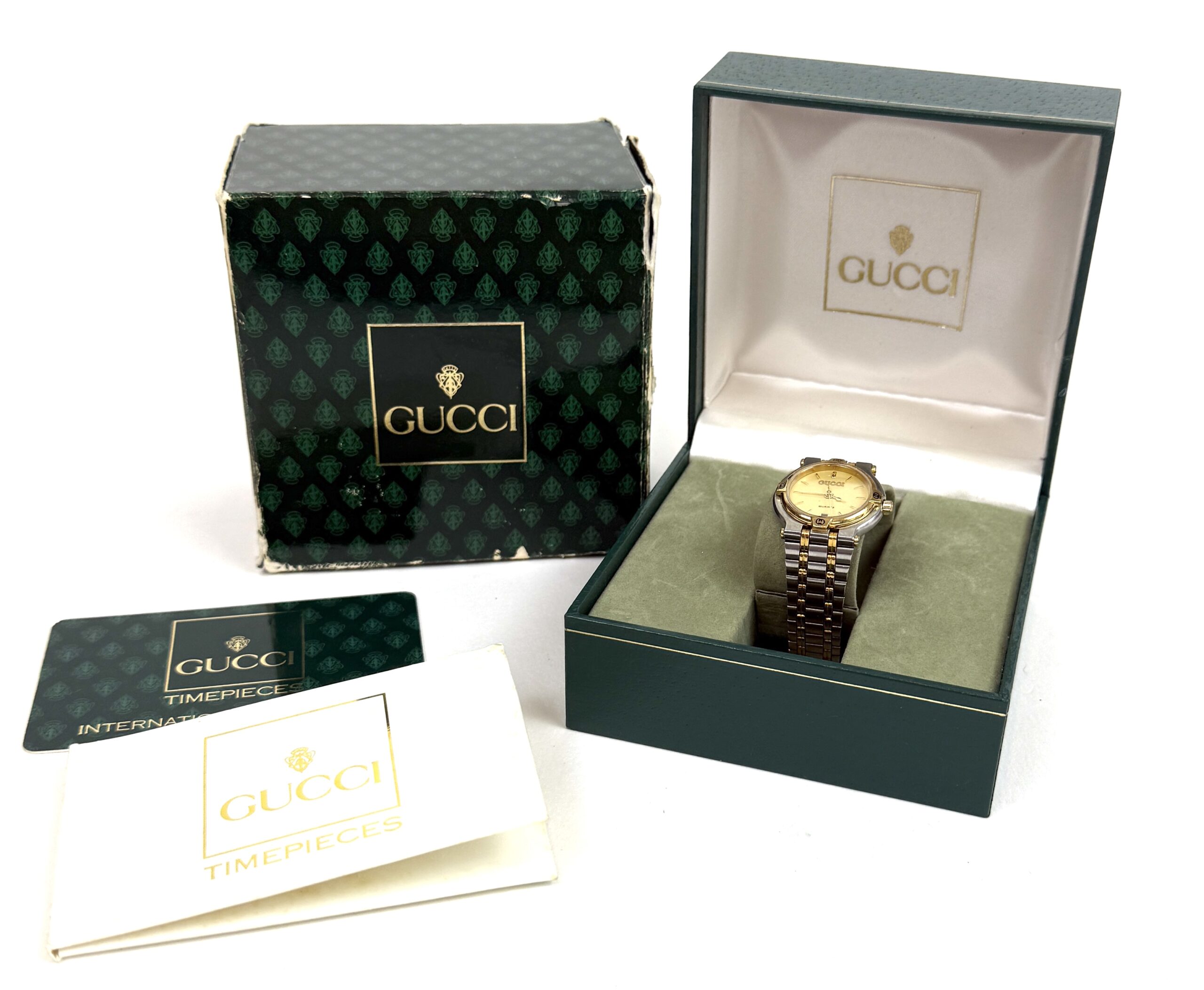 Ladies Swiss Quartz GUCCI 9000L Stainless Steel Case and Band Watch Ladies Swiss Quartz GUCCI 9000L Stainless Steel Case and Band Watch