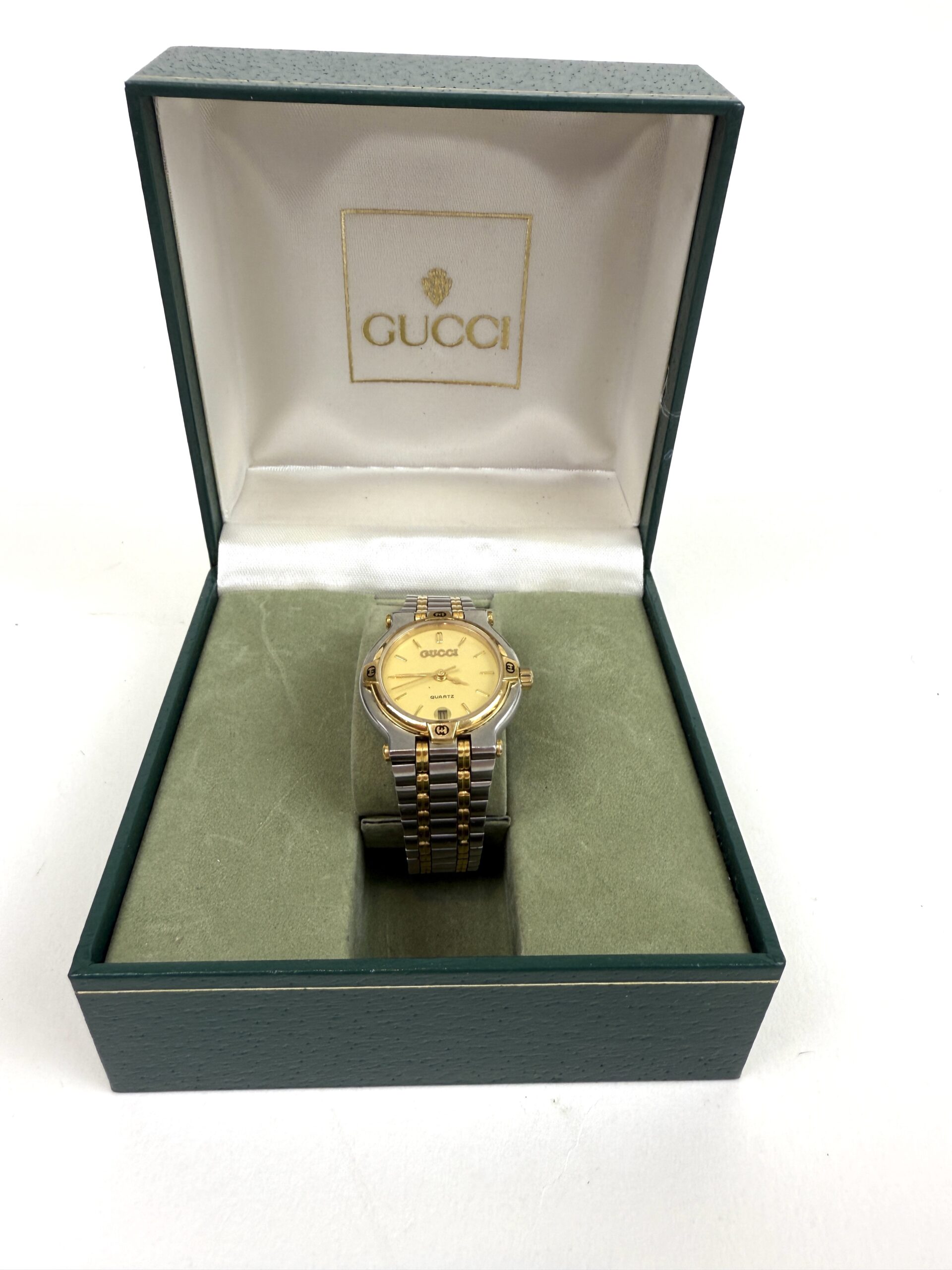 Ladies Swiss Quartz GUCCI 9000L Stainless Steel Case and Band Watch 5 Ladies Swiss Quartz GUCCI 9000L Stainless Steel Case and Band Watch - Image 5
