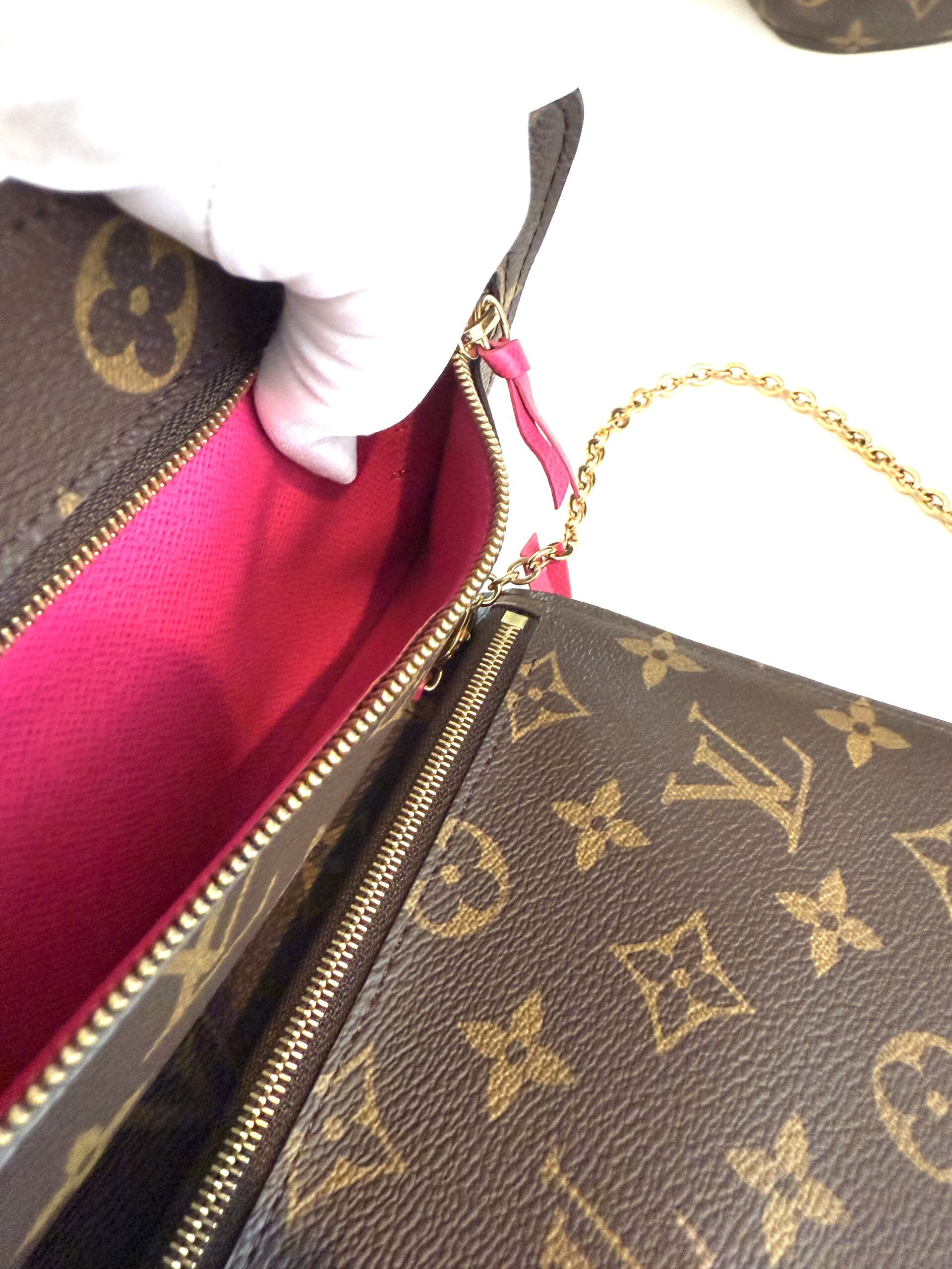 Louis Vuitton Weekend Christmas Animation Pochette Monogram Canvas Crossbody Bag Brown 17 Louis Vuitton Weekend Christmas Animation Pochette Monogram Canvas Crossbody Bag Brown 17
