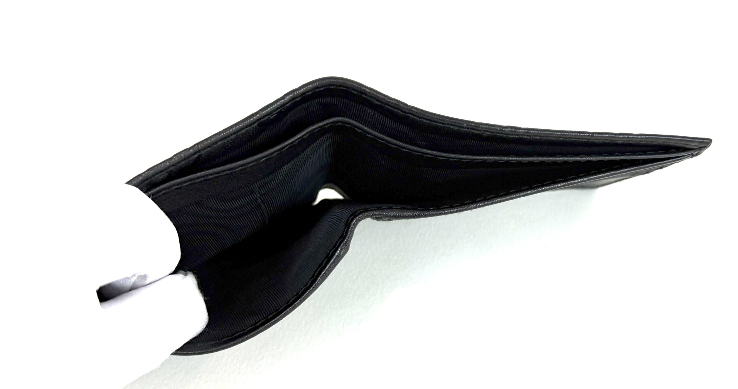 Gucci Guccissima New Britt Bi-Fold Wallet Blaclk Leather SHW 5 Gucci Guccissima New Britt Bi-Fold Wallet Blaclk Leather SHW 5