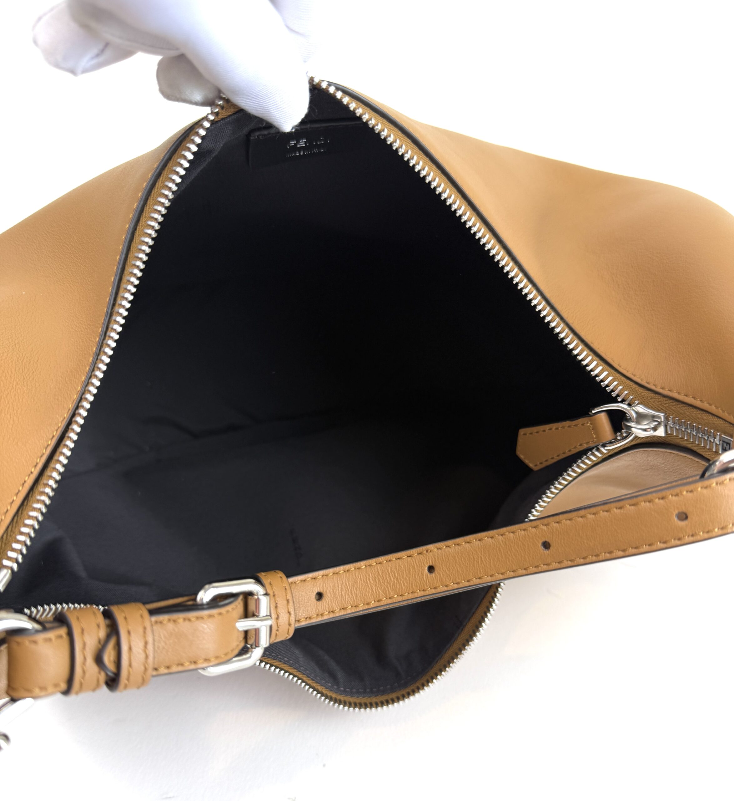 Fendi Fendigraphy Medium Hobo Caramel Silver 7 Fendi Fendigraphy Medium Hobo Caramel Silver 7