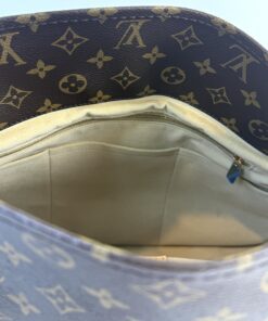 Louis Vuitton Monogram Artsy MM 17