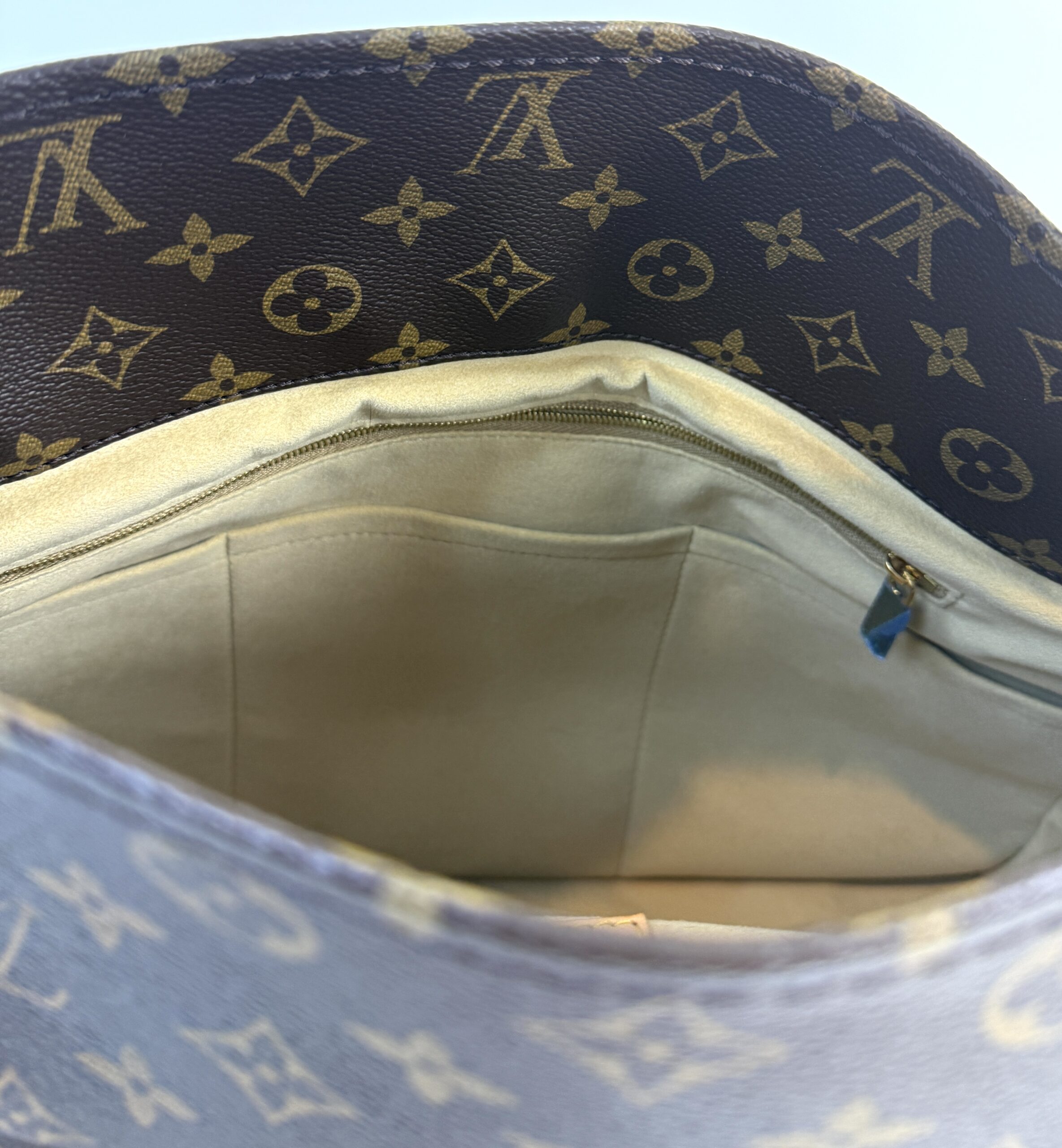Louis Vuitton Monogram Artsy MM 17 Louis Vuitton Monogram Artsy MM 17