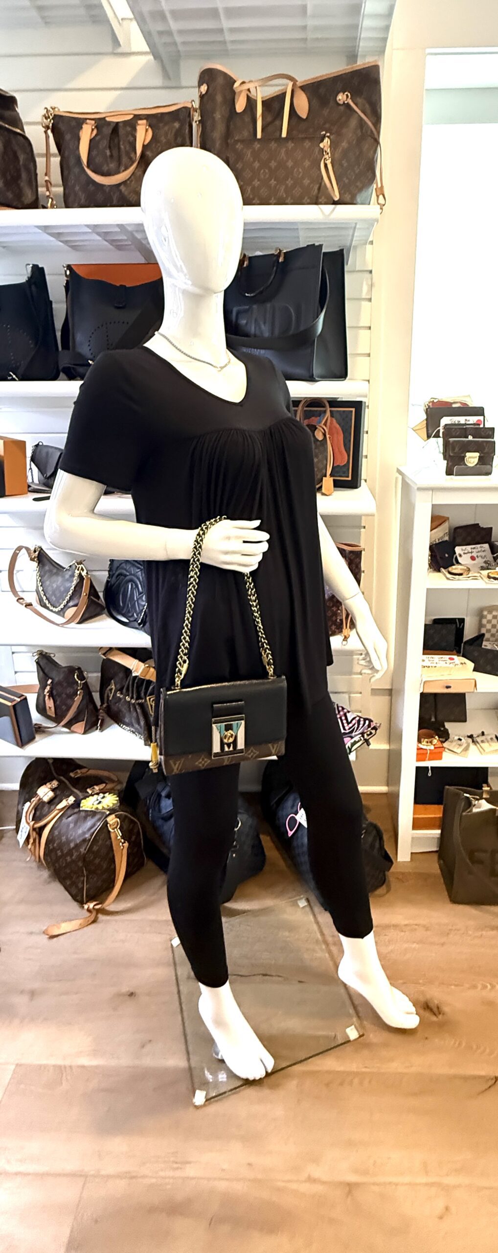 Louis Vuitton Pochette Thelma Monogram and Noir Shoulder Bag or Crossbody 12 Louis Vuitton Pochette Thelma Monogram and Noir Shoulder Bag or Crossbody 12