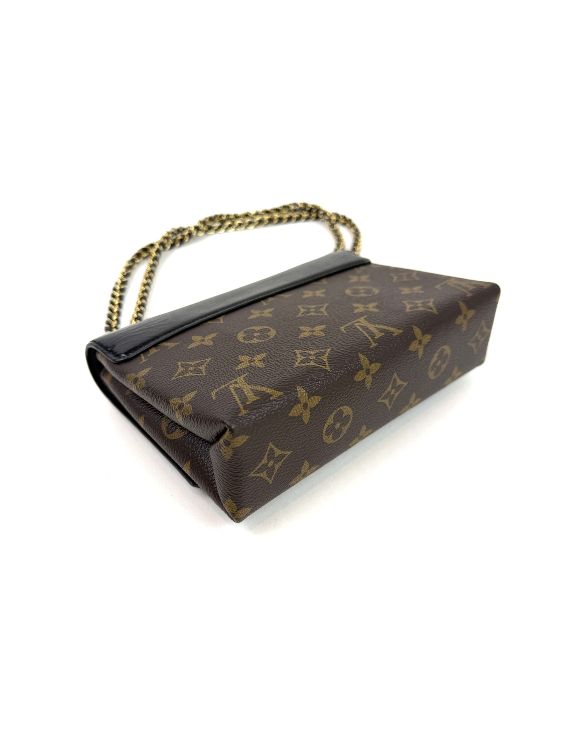 Louis Vuitton Pochette Thelma Monogram and Noir Shoulder Bag or Crossbody 20 Louis Vuitton Pochette Thelma Monogram and Noir Shoulder Bag or Crossbody 20