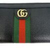 Close up of the gold double G over the web stripe