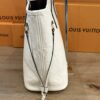 Side view showing the shape of the tote