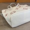 Base of the tote photographed at an angle