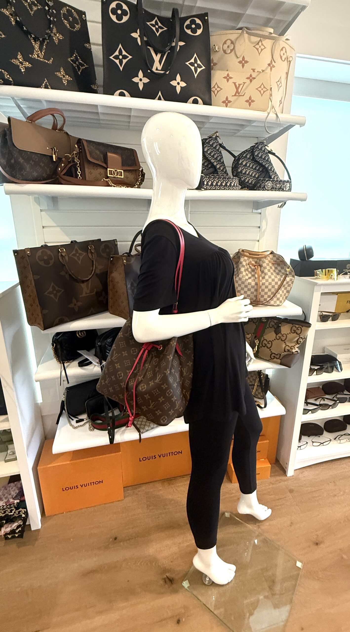 Louis Vuitton Neo Noe Monogram with Freesia - Image 2