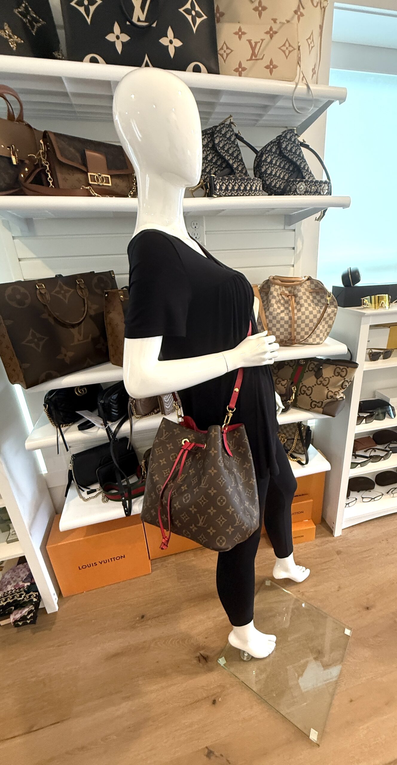 Louis Vuitton Neo Noe Monogram with Freesia - Image 3