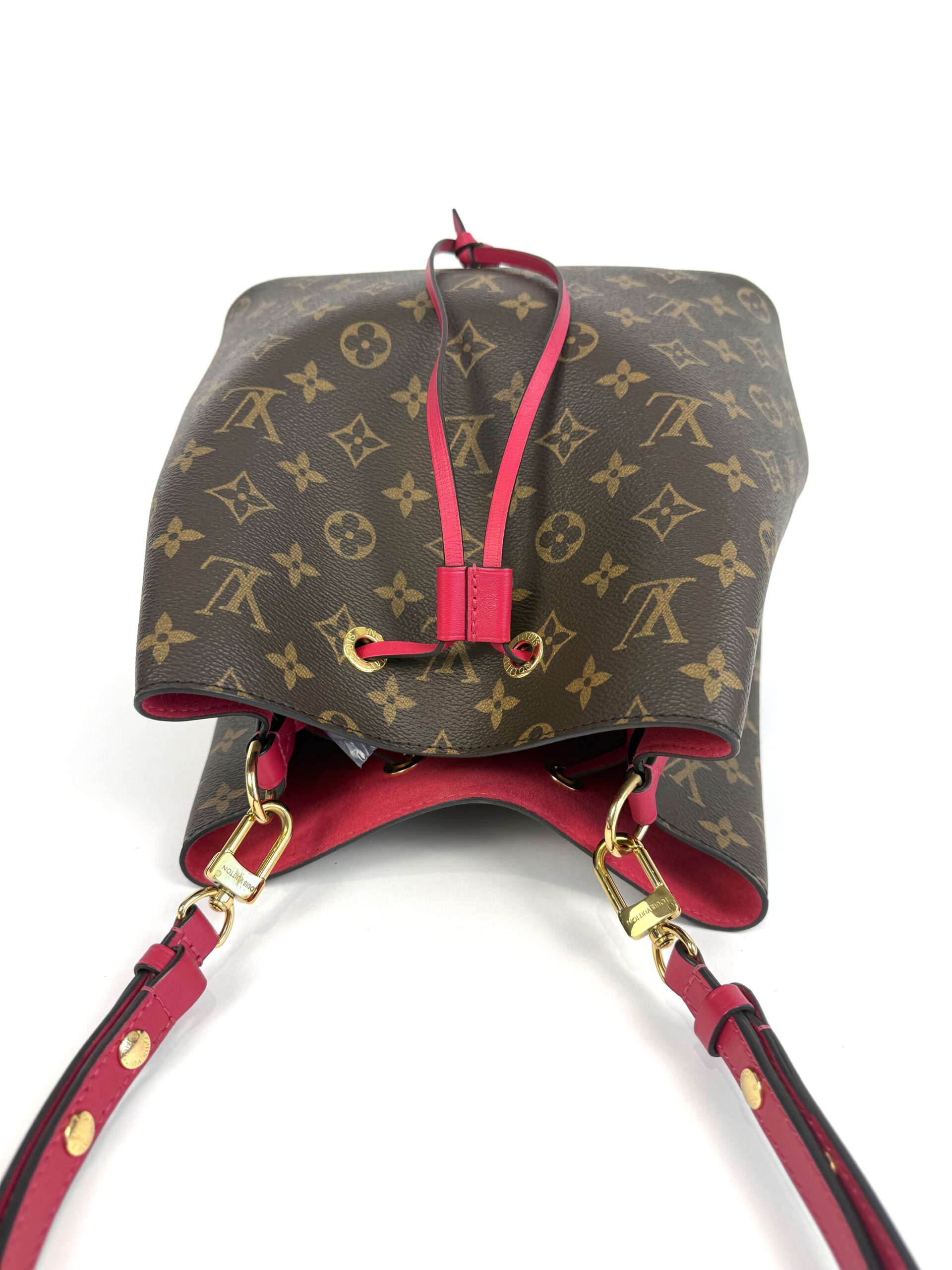 Louis Vuitton Neo Noe Monogram with Freesia - Image 17