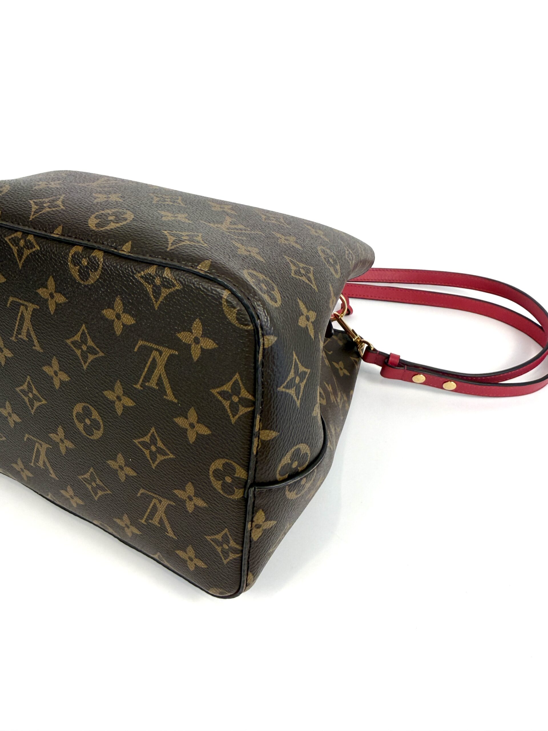 Louis Vuitton Neo Noe Monogram with Freesia - Image 22