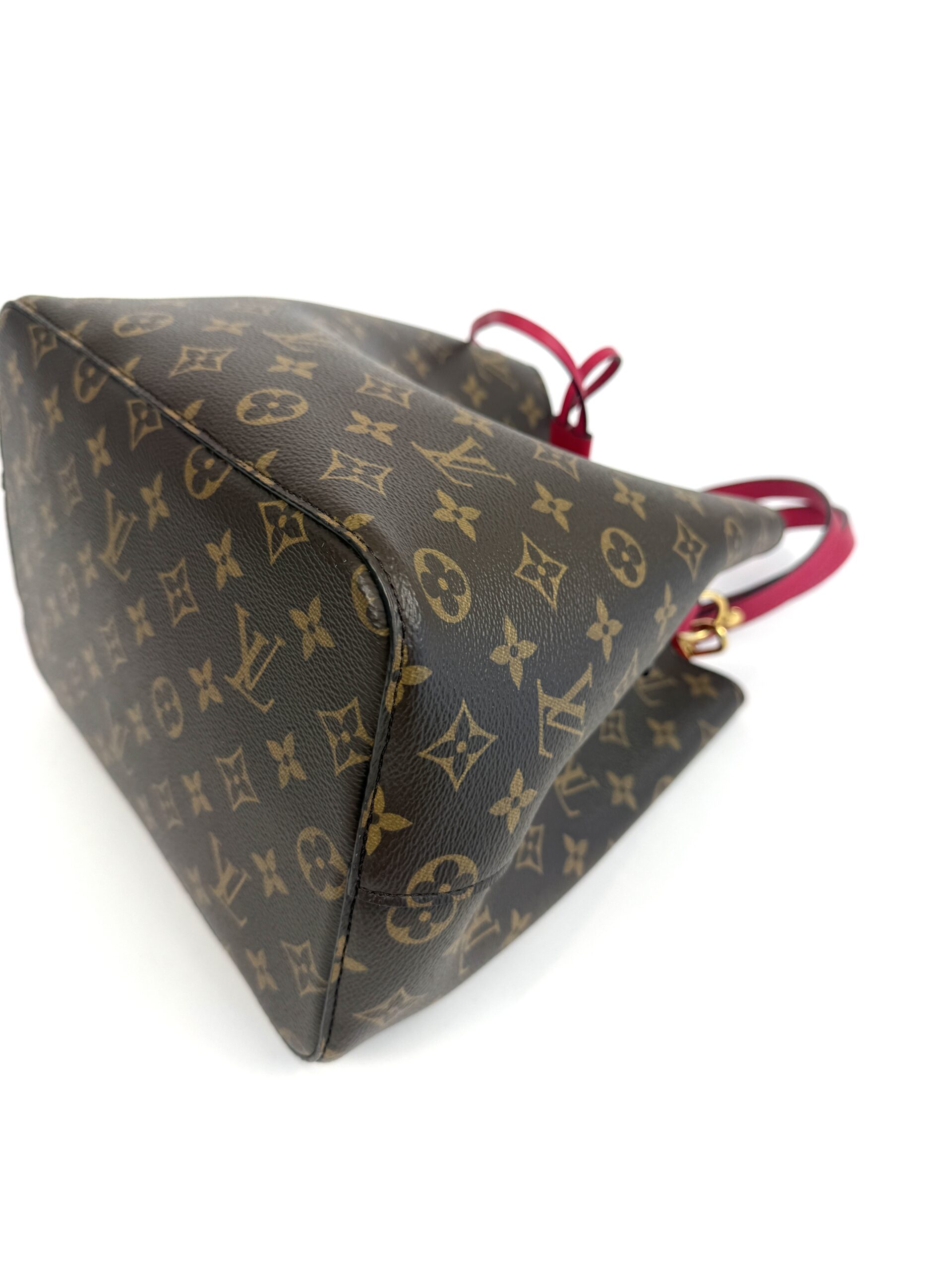 Louis Vuitton Neo Noe Monogram with Freesia - Image 24