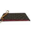 Top zip edge with the wrist strap clipped on