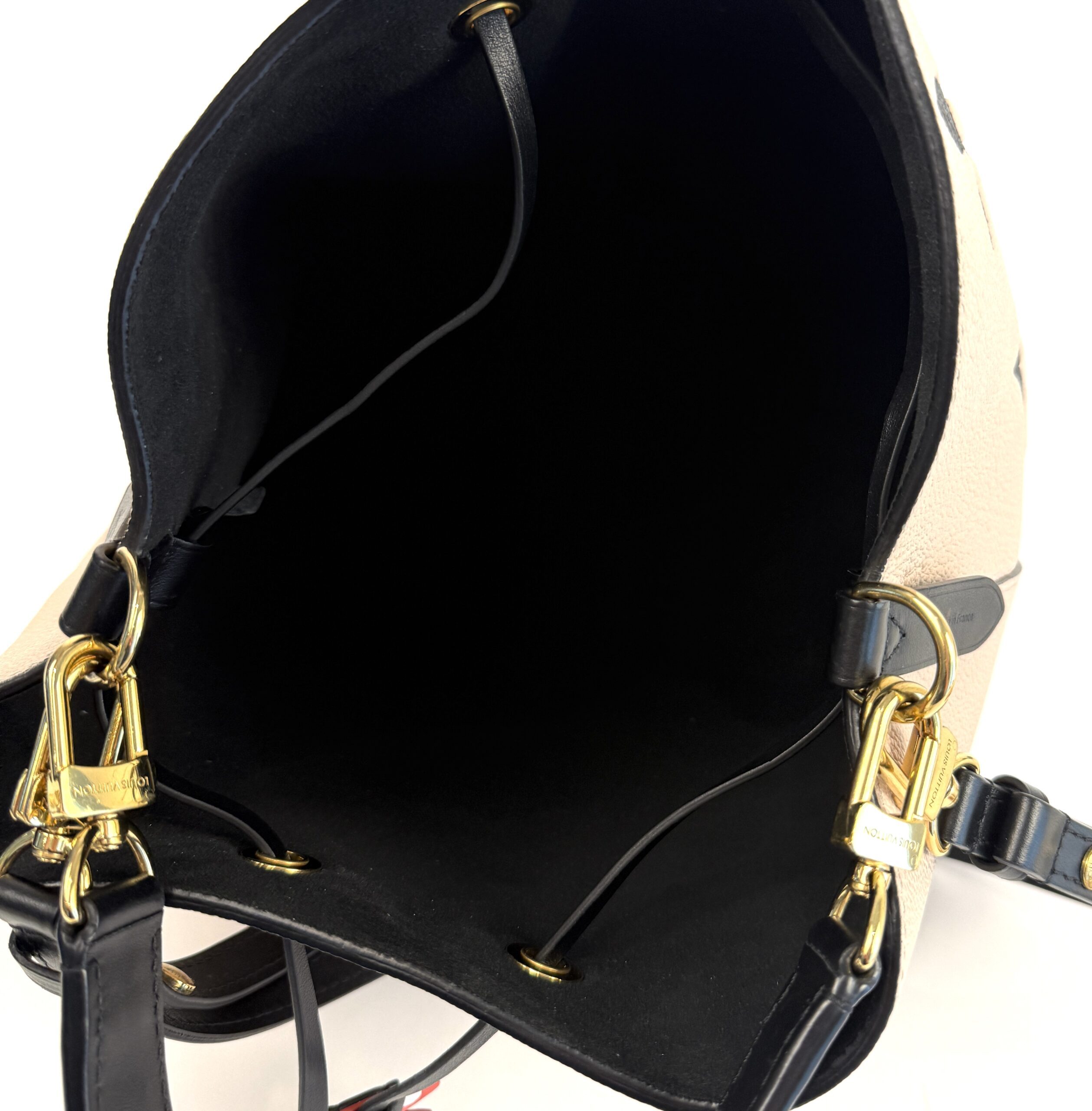 Interior lining from above with the gold clasps