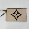 Back of the pochette with the giant flower